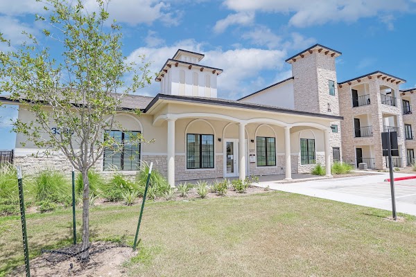 Avanti Legacy at Emerald Point apartments in Mcallen, TX