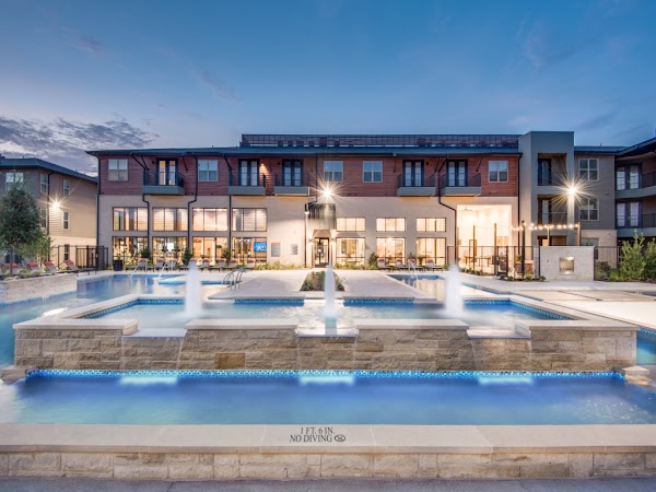 Avalon Castle Hills apartments in Addison, TX