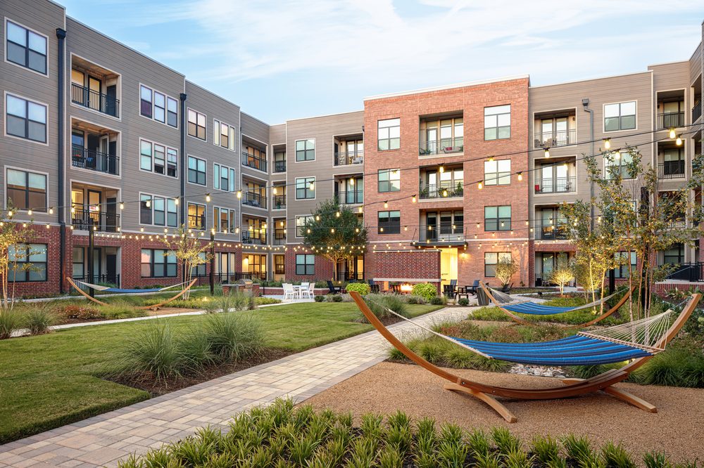 AMLI Addison apartments in Addison, TX