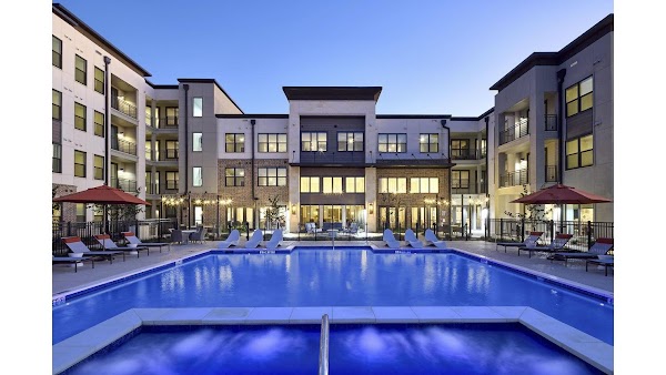 Avenida Carrollton apartments in Addison, TX