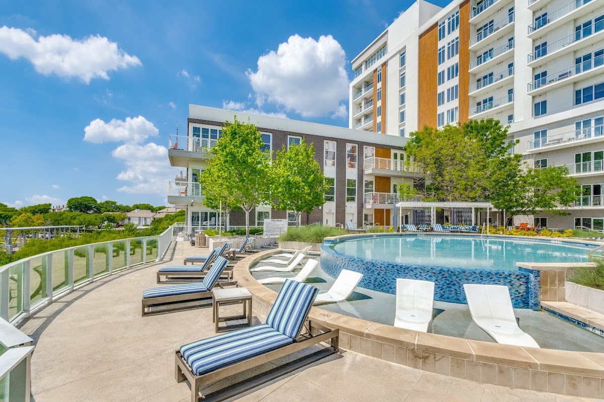 Fiori on Vitruvian Park apartments in Addison, TX