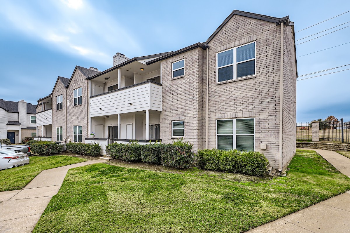 The Tallows Apartments apartments in Addison, TX