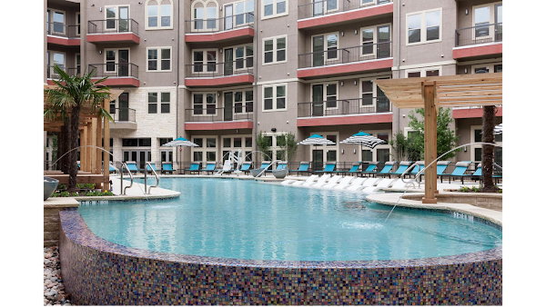 Capitol at Stonebriar apartments in Addison, TX