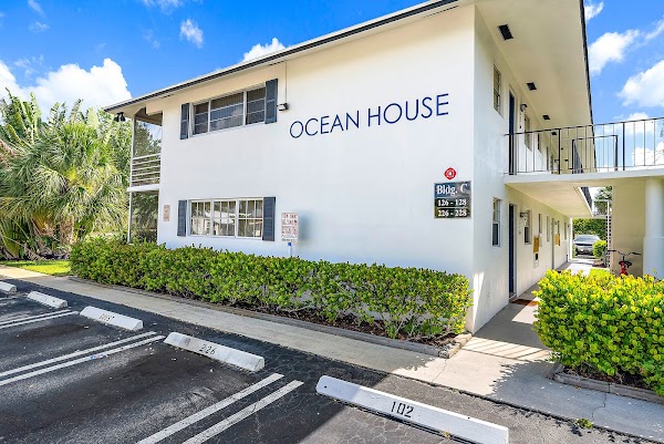 Ocean House Luxury Apartments apartments in Jupiter, FL