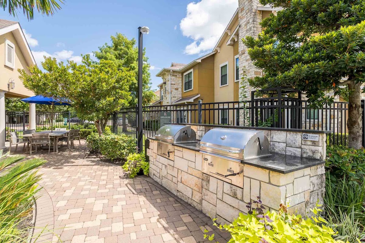 Avenues at Tuscan Lakes apartments in League City, TX