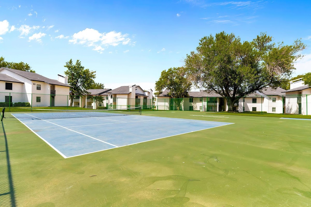 Tides on Timberglen apartments in Addison, TX