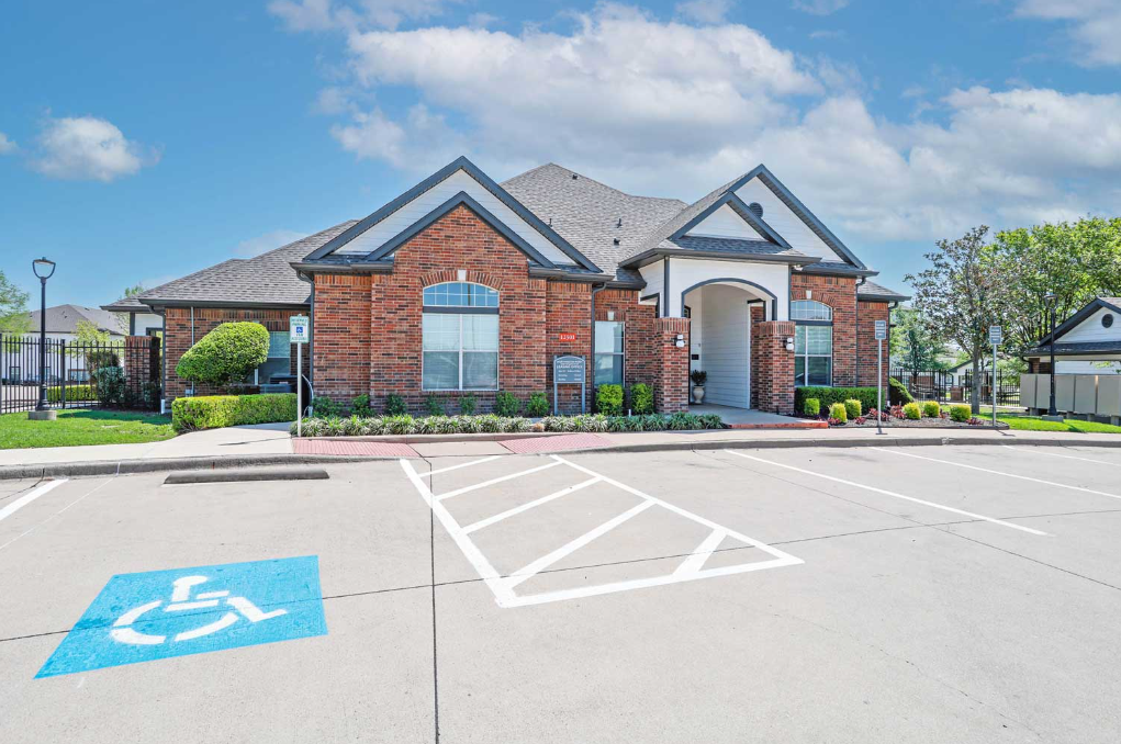 Worthington Point apartments in Crowley, TX