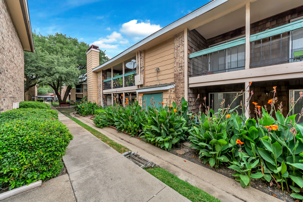 Spring Creek Apartments apartments in Dallas, TX