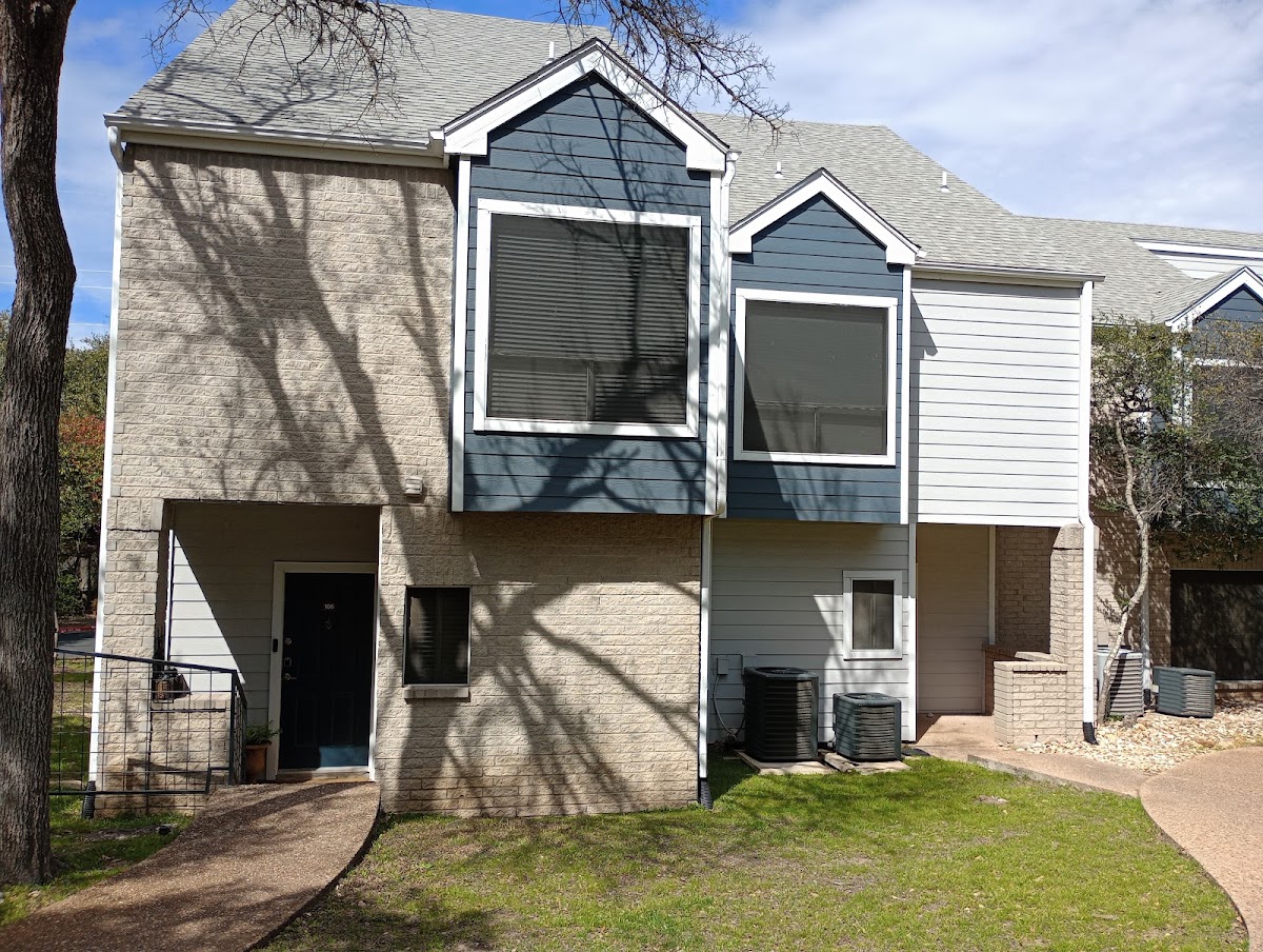 Madison at the Arboretum apartments in Austin, TX