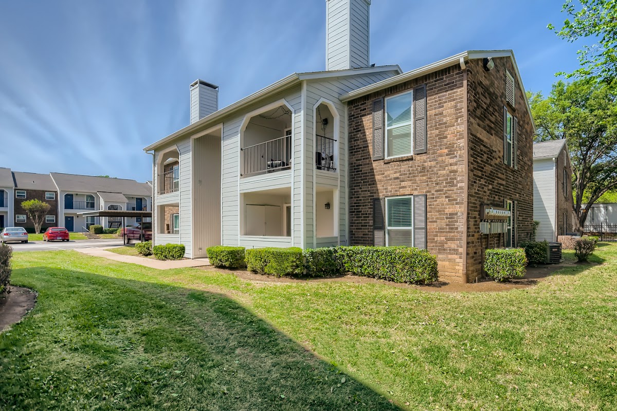 Villas at Waterchase Apartments apartments in Addison, TX