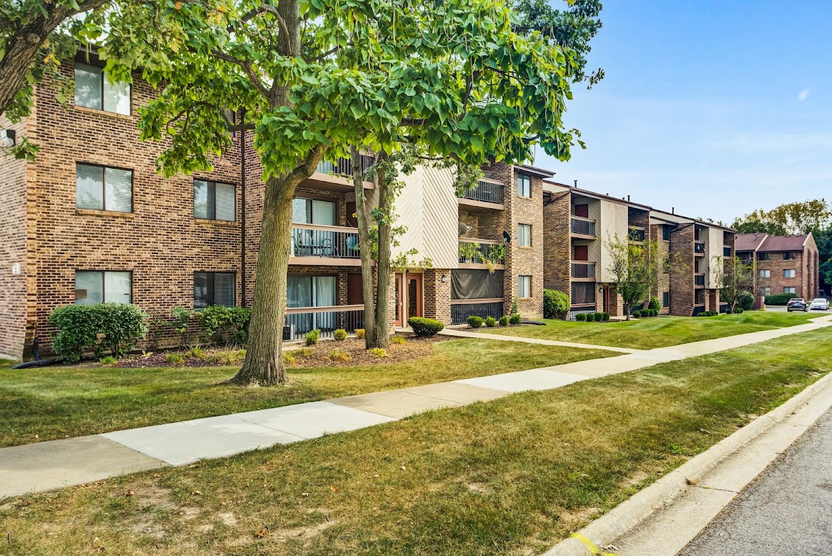 Rustic Oaks apartments in Oak Forest, IL