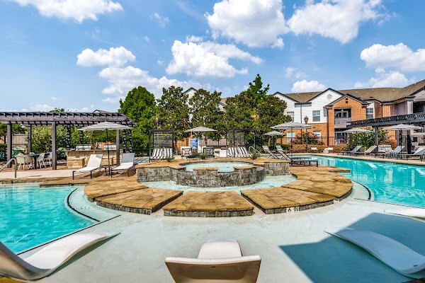 Vista 121 apartments in Addison, TX