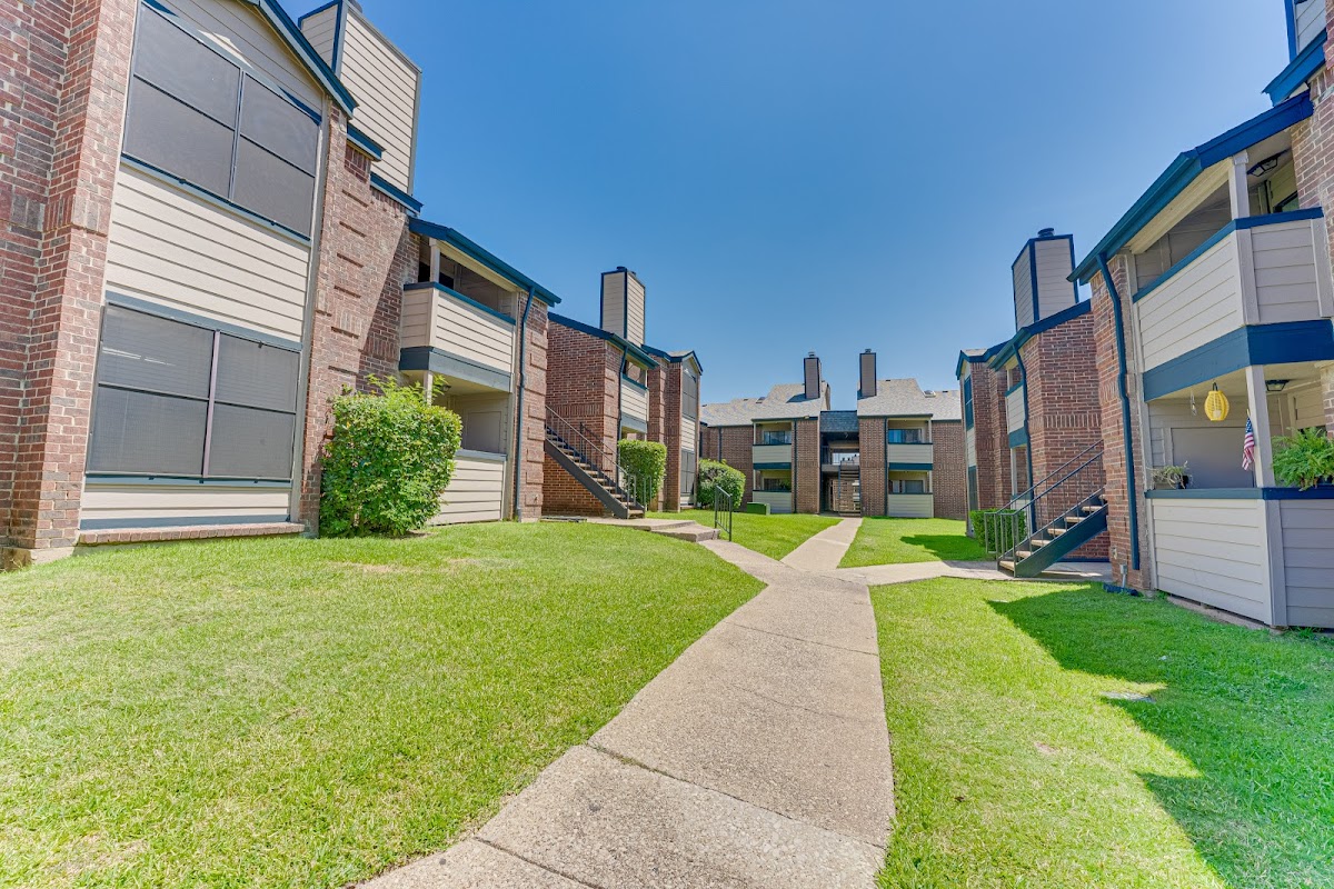Indian Creek Apartments apartments in Addison, TX