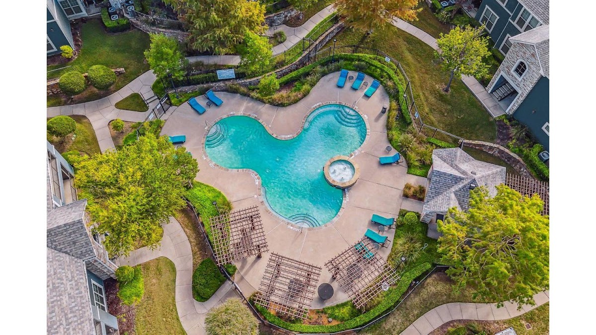 Riachi at One21 apartments in Addison, TX