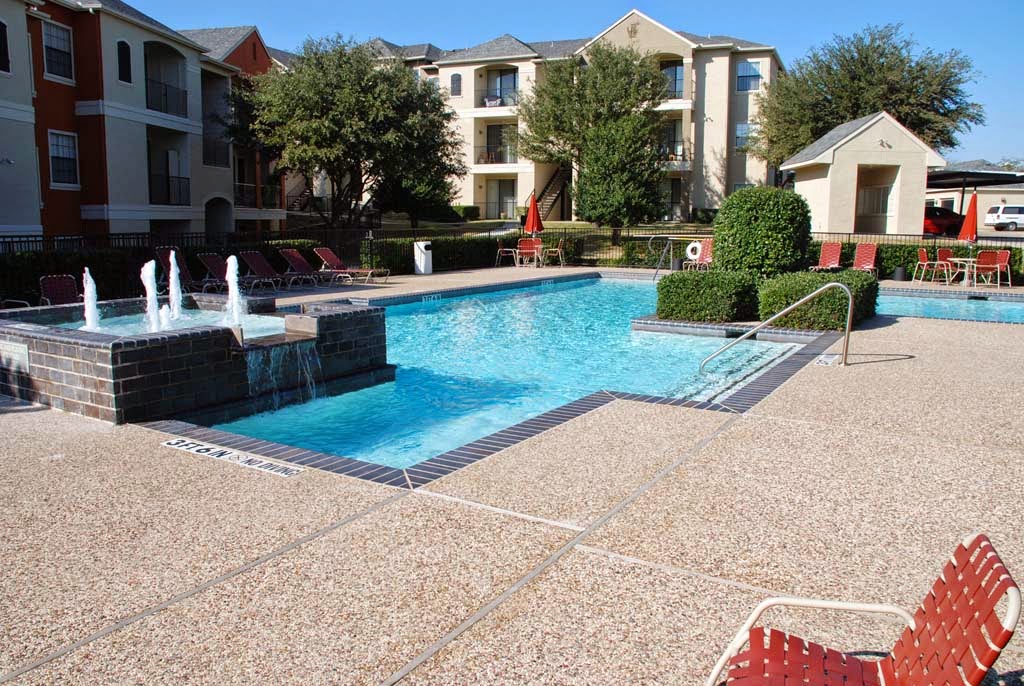 Rockbrook Creek apartments in Lewisville, TX
