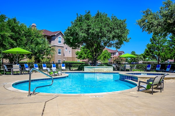 The View at Lakeside apartments in Addison, TX