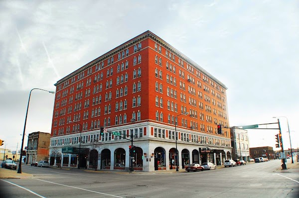 Russell Lamson apartments in Waterloo, IA