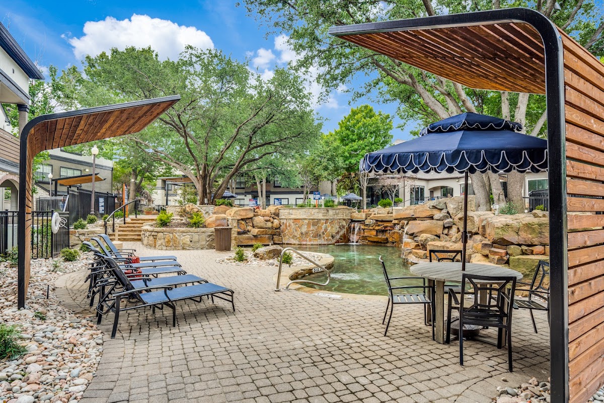 The Vincent apartments in Addison, TX