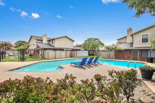 Rosemeade Townhomes apartments in Addison, TX