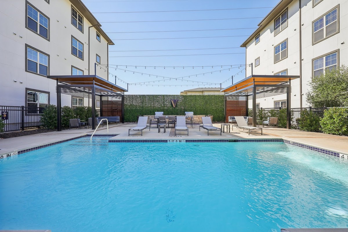 Vine + Vail Townhomes and Apartments apartments in Grapevine, TX