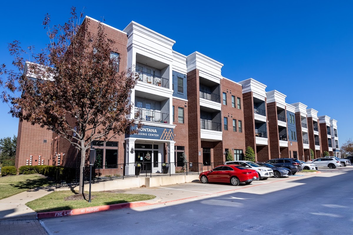 Varia at Highland Village apartments in Addison, TX