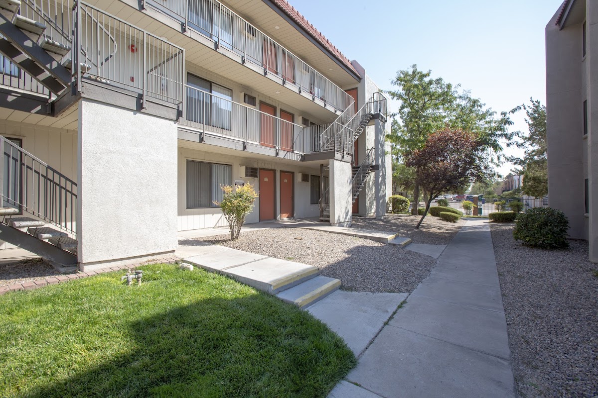 Comanche Wells apartments in Albuquerque, NM