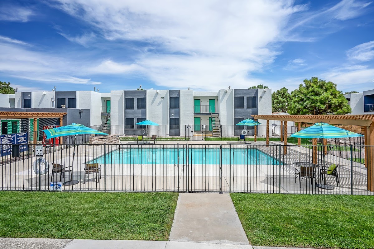 Peaks at Los Ranchos apartments in Albuquerque, NM