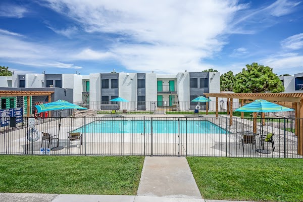 Peaks at Los Ranchos apartments in Albuquerque, NM