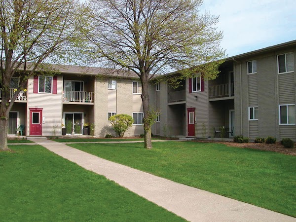 Allen Pointe Condominiums apartments in Allen Park, MI