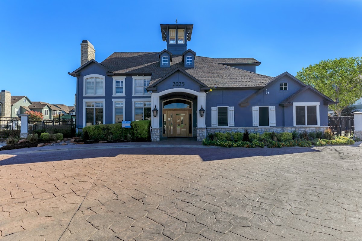 Lakepointe Residences apartments in Lewisville, TX