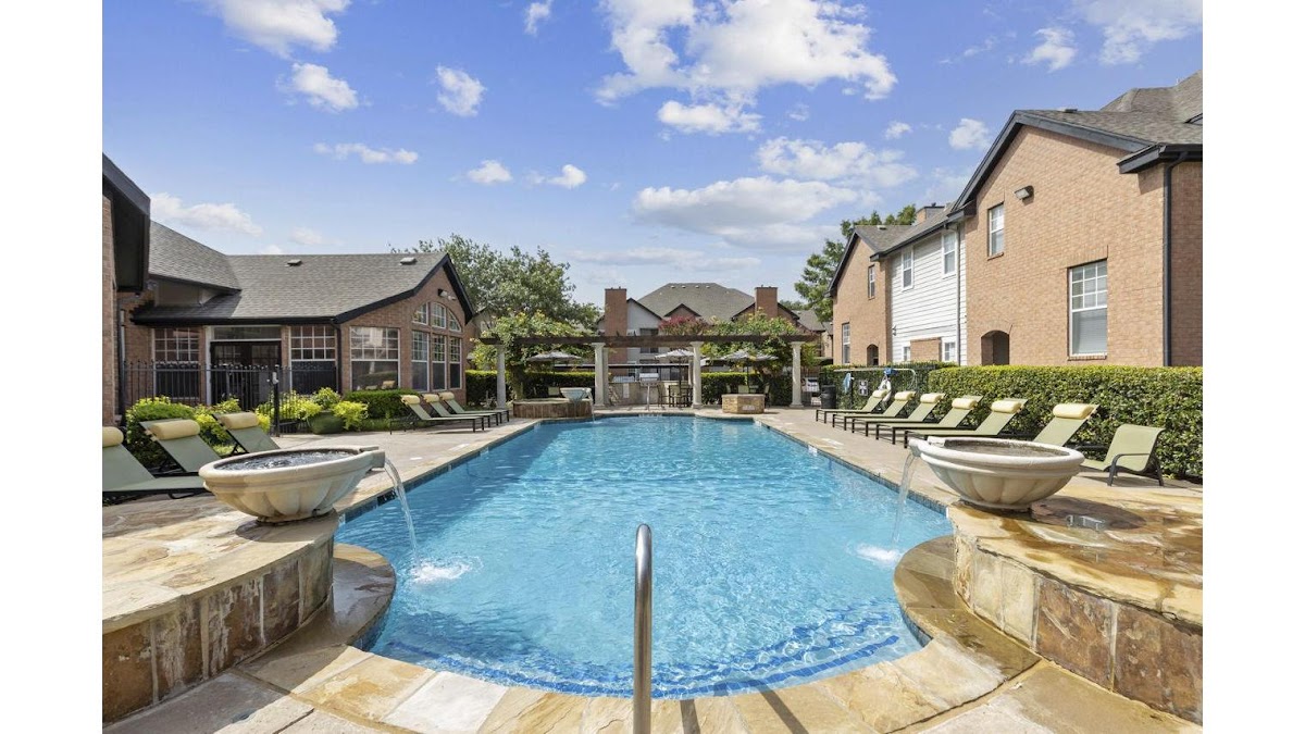 Towns of Chapel Hill apartments in Addison, TX