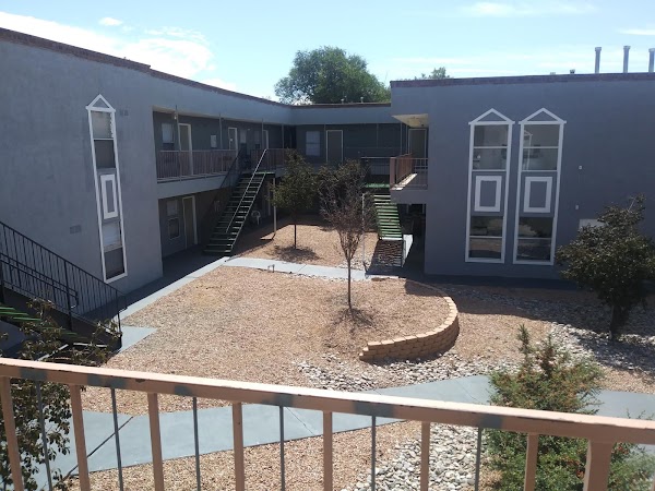 San Mateo Suites apartments in Albuquerque, NM