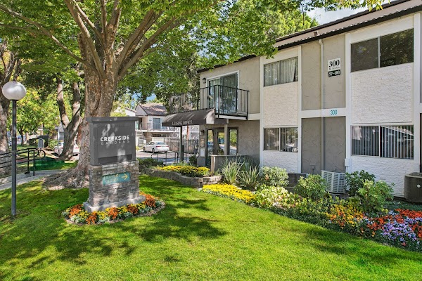 Creekside Gardens apartments in Vacaville, CA