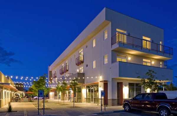 Country Club Plaza apartments in Albuquerque, NM