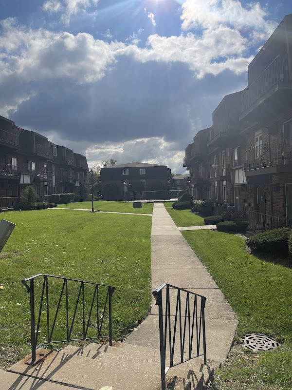 Woodland Court Apartments apartments in Alsip, IL