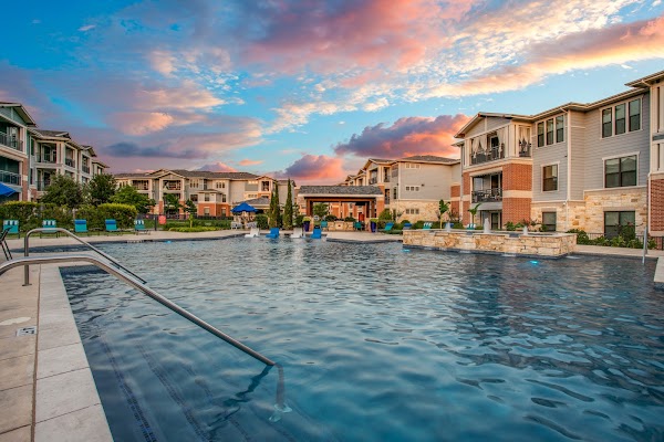 Halcyon Castle Hills apartments in Addison, TX