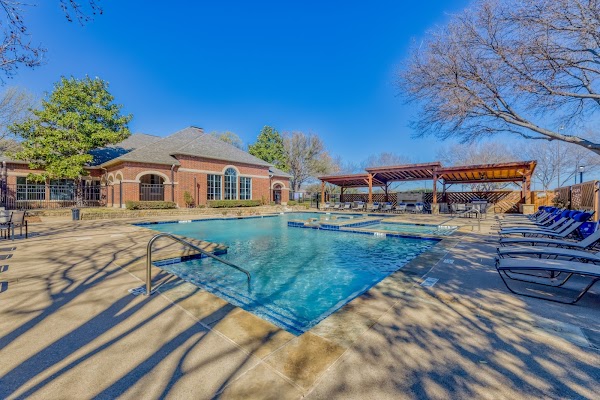 Windsor Westbridge apartments in Addison, TX