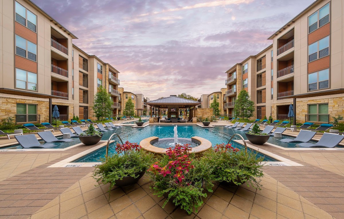 Bexley Grapevine apartments in Addison, TX