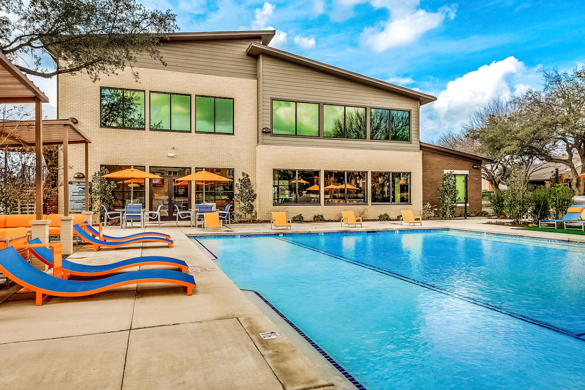 Keystone at Castle Hills apartments in Addison, TX