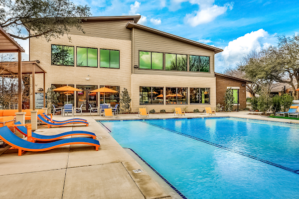 Keystone at Castle Hills apartments in Addison, TX