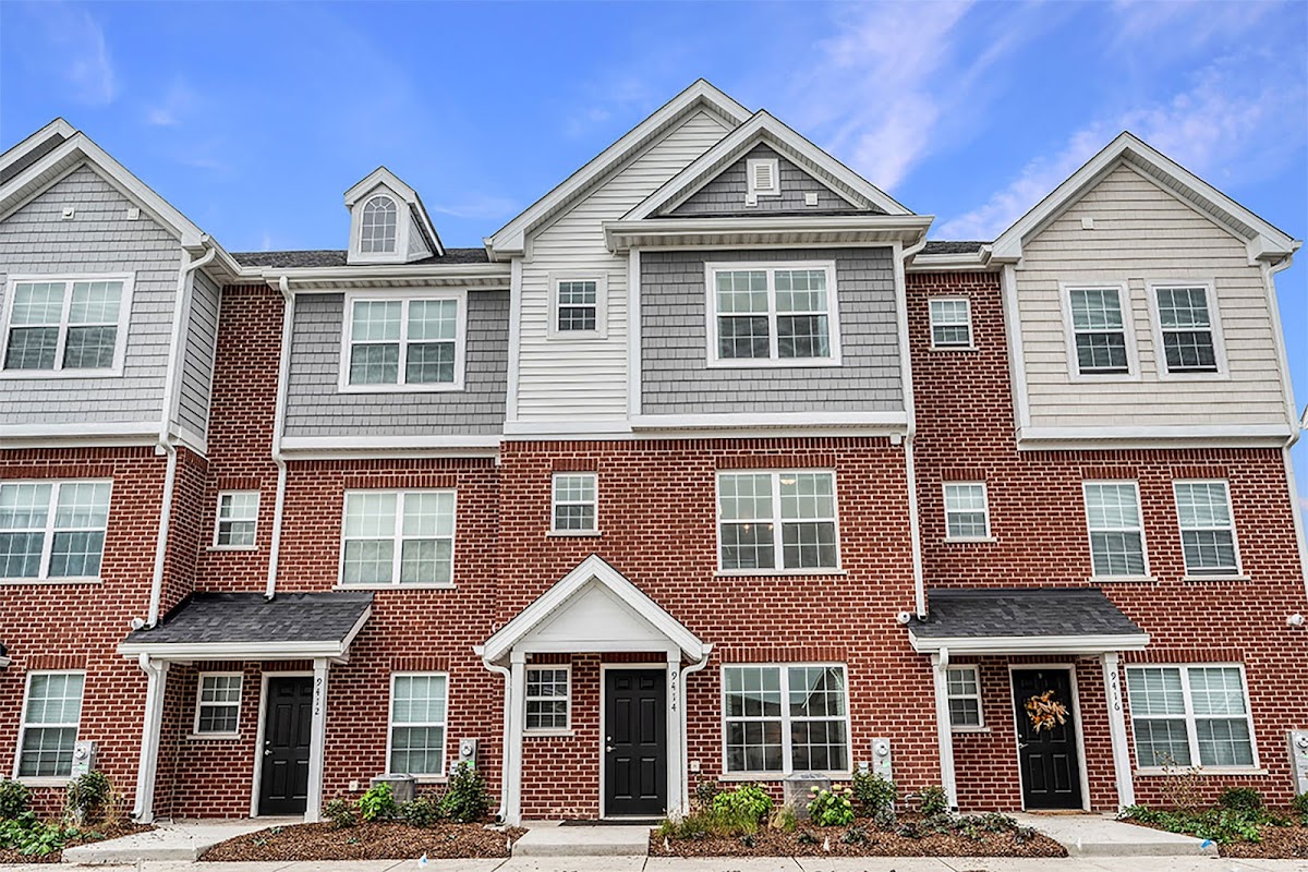 Orland Ridge Towns and Villas apartments in Tinley Park, IL